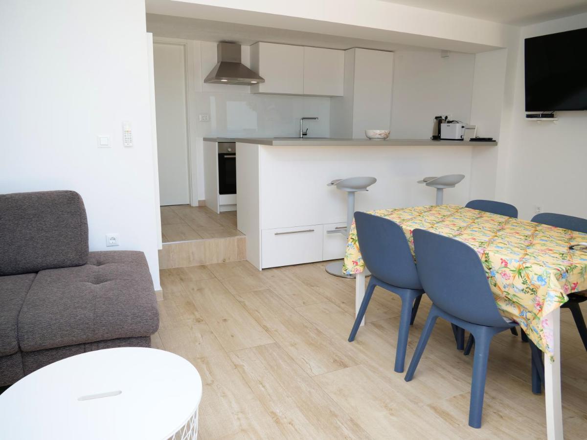 Apartmani Smilja Primosten Exterior photo