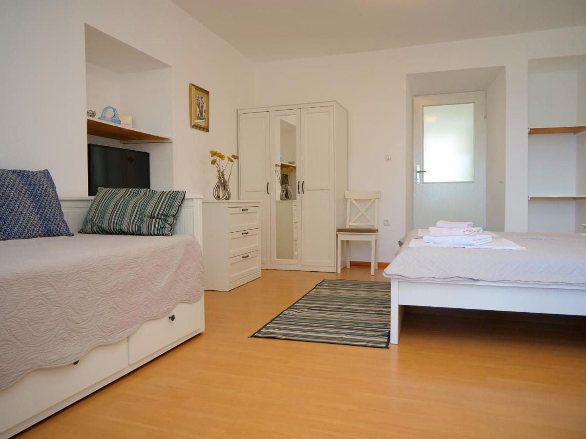 Apartmani Smilja Primosten Exterior photo