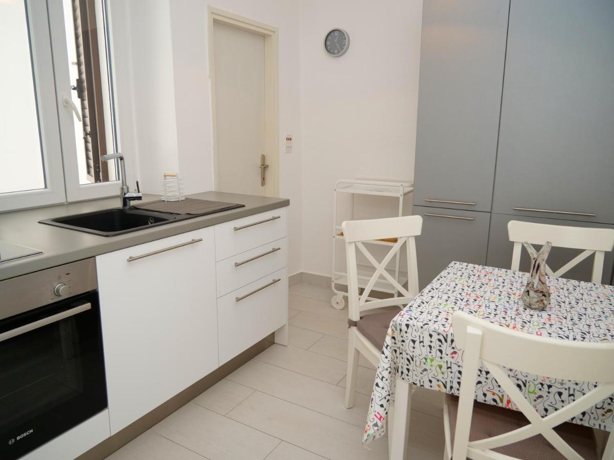Apartmani Smilja Primosten Exterior photo
